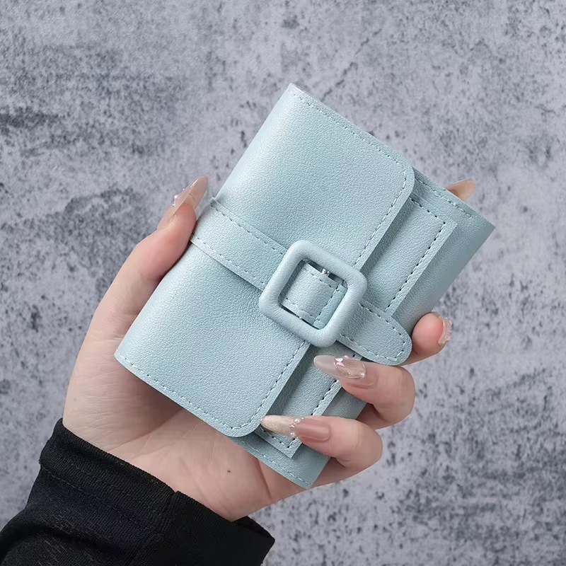 Portafoglio corto da donna di  - Wallets recensione e prezzo